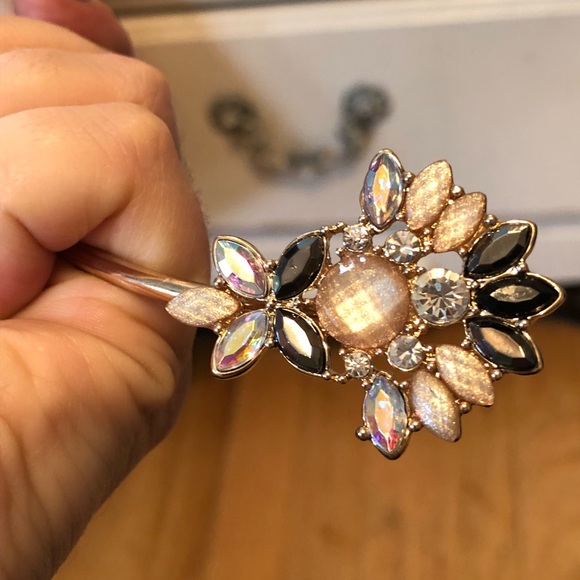 Unique gold and embellished choker - Picture 4 of 7